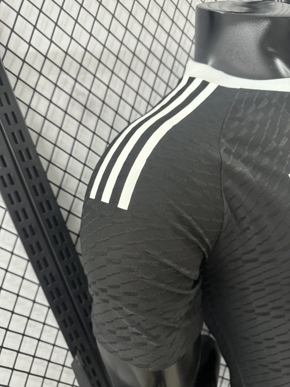 2025-26 Real Madrid Goalkeeper Jersey – Player Version