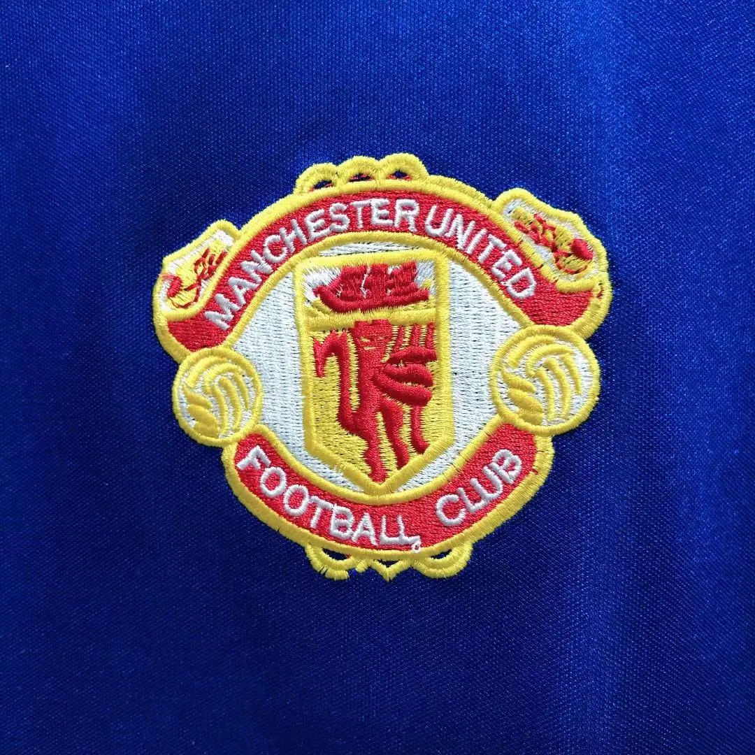 1985 Manchester United away retro jersey