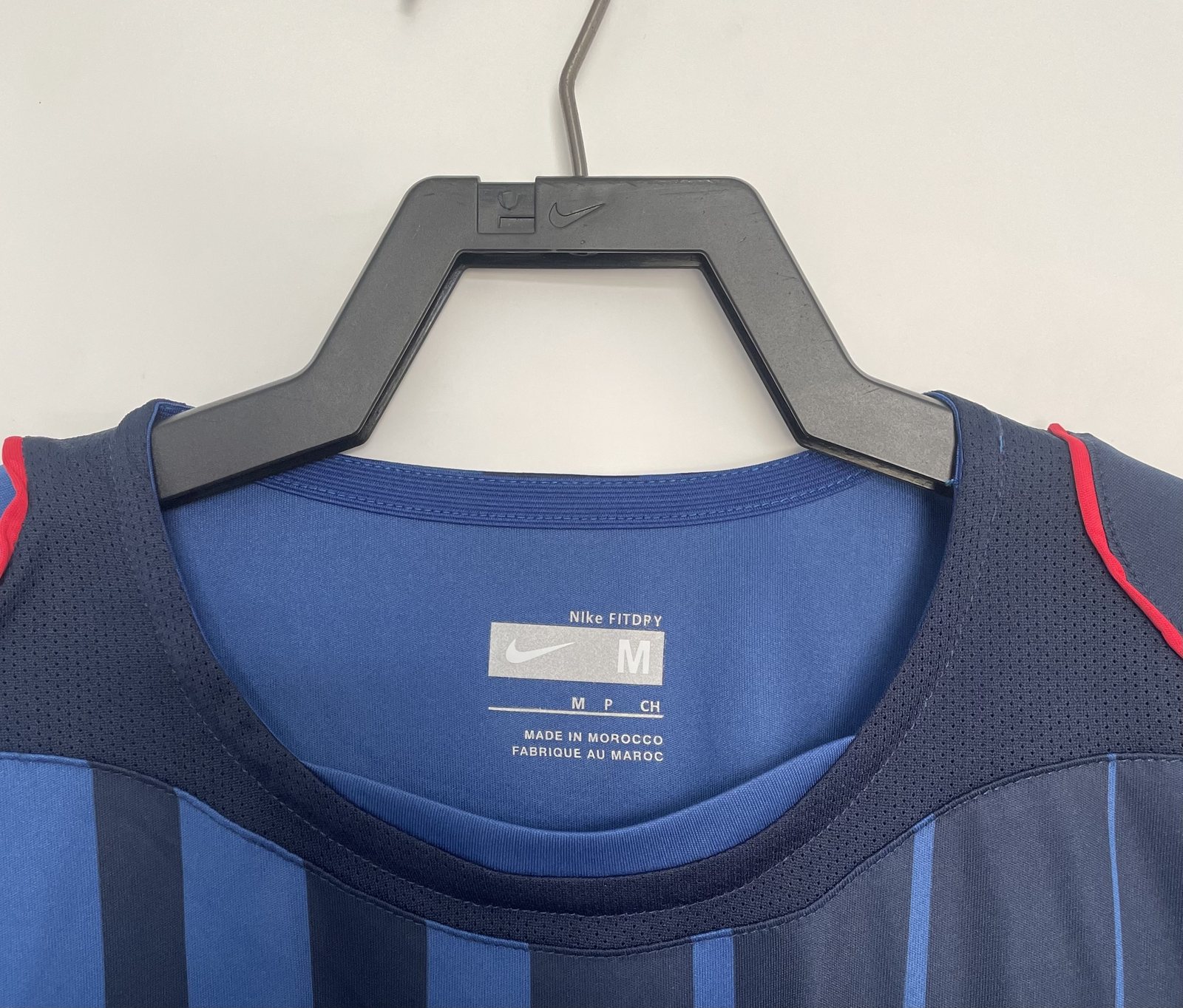 2004-05 Barcelona Away Retro Jersey