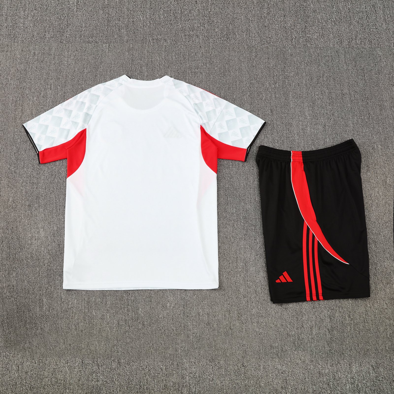 2025-26 Manchester United white short-sleeved training jersey