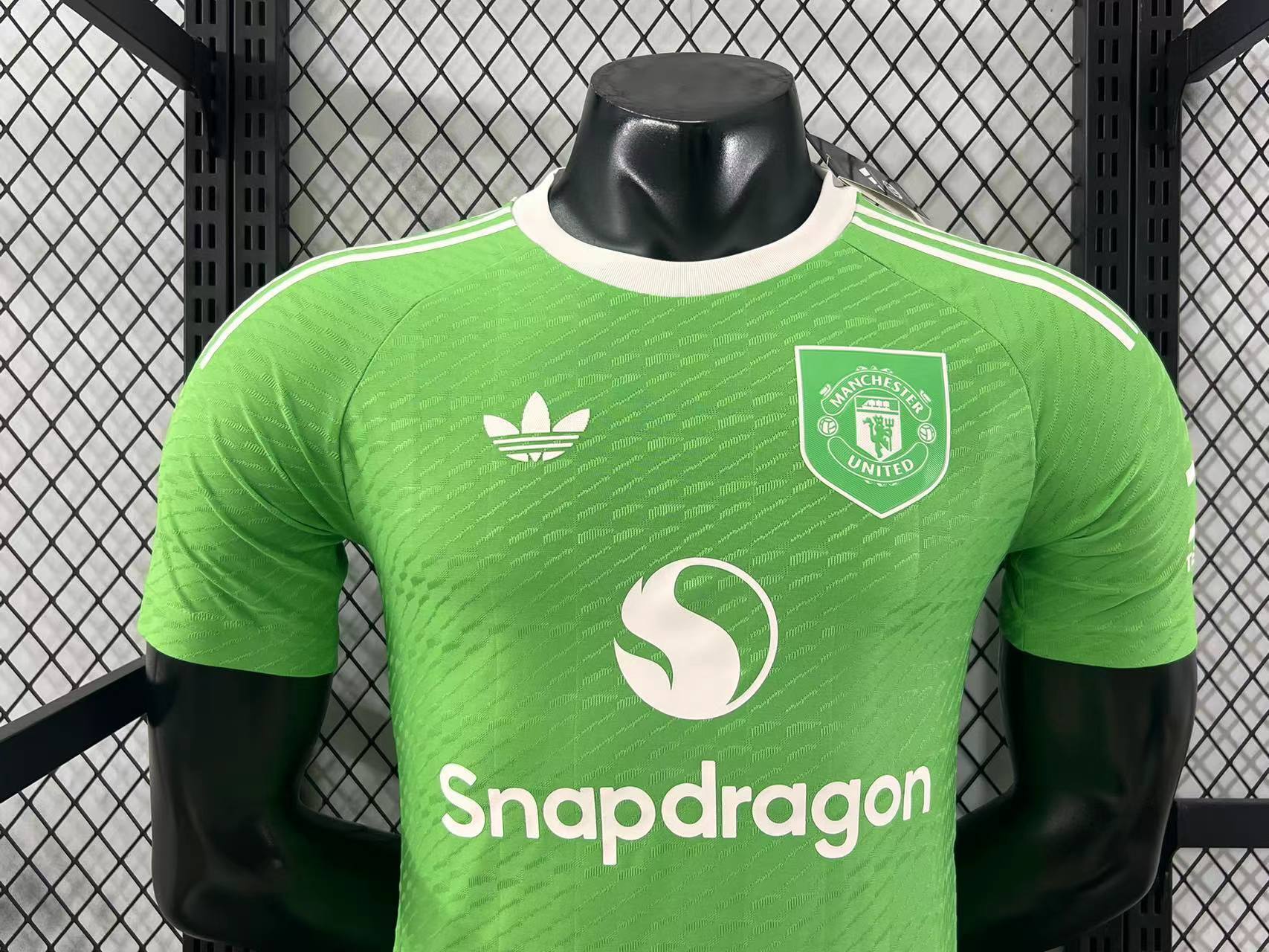 2025-26 Manchester United Goalkeeper Jersey – Player Version