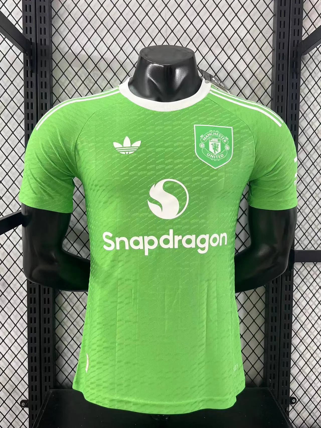 2025-26 Manchester United Goalkeeper Jersey – Player Version