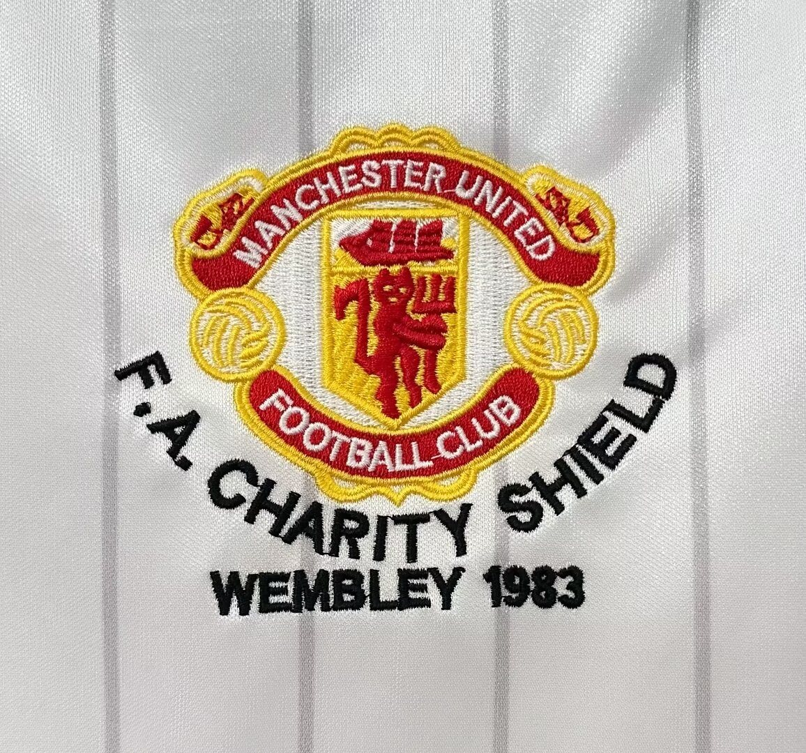 1983 Manchester United away retro jersey