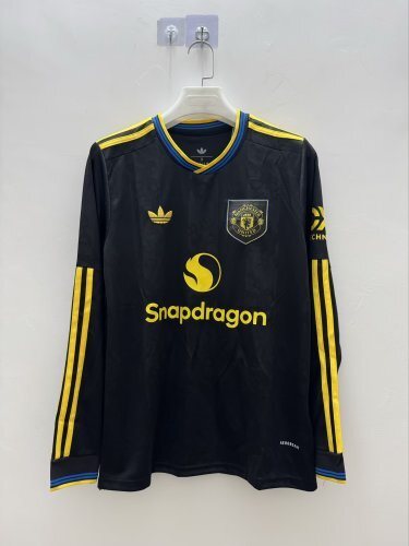 2025-26 Manchester United away long-sleeved second jersey.
