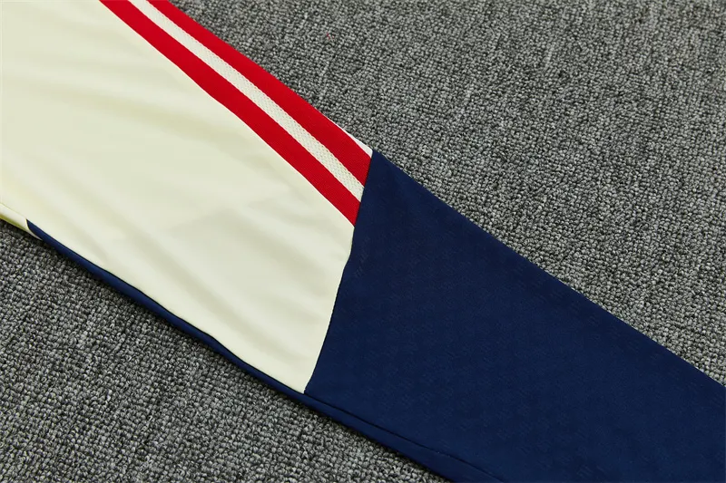2026-27 Bayern Munich Beige Half-Zip Training Jersey