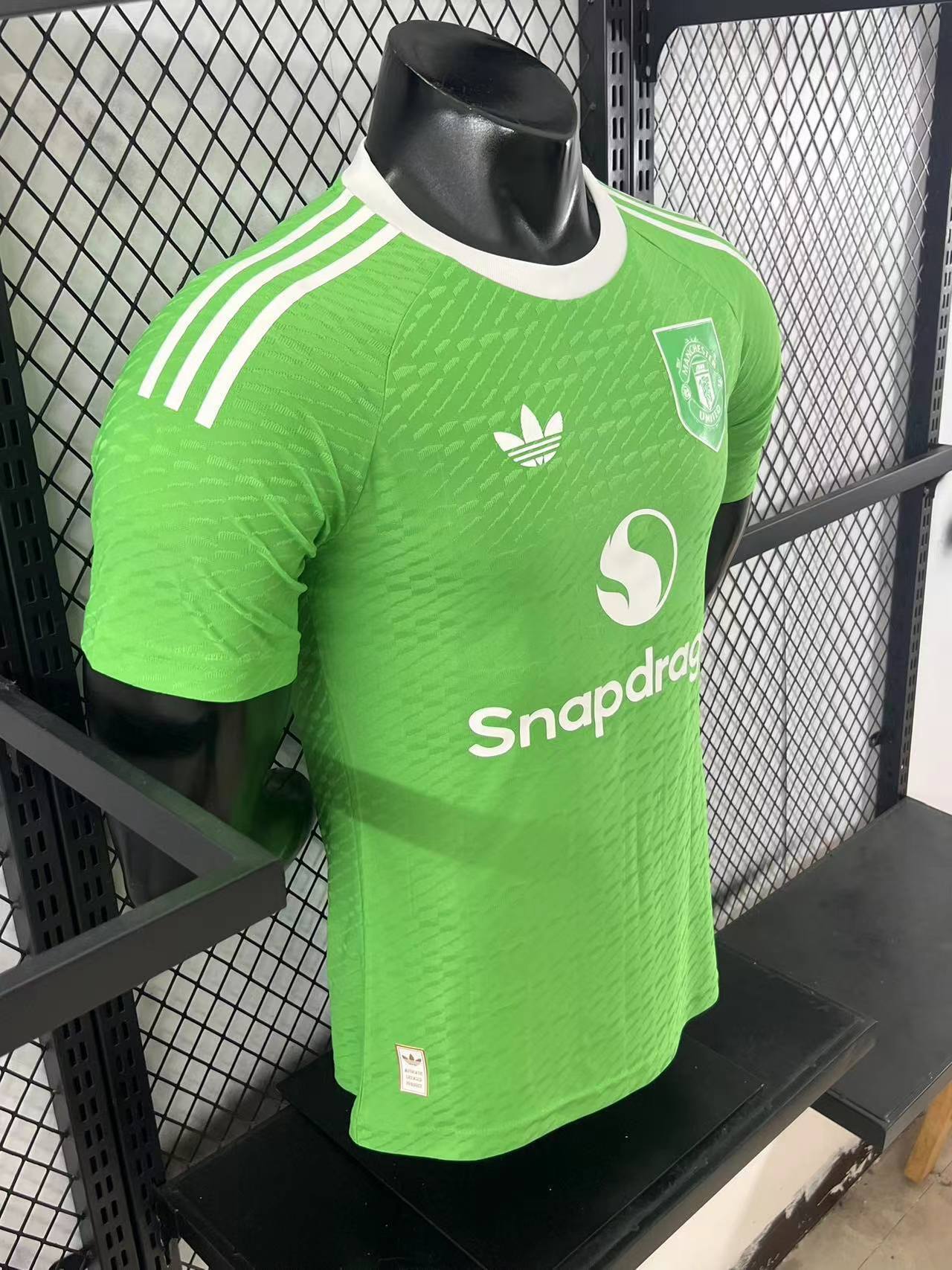 2025-26 Manchester United Goalkeeper Jersey – Player Version