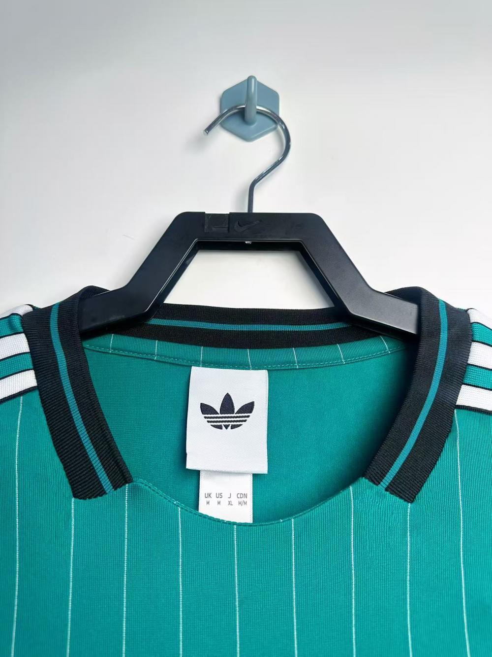 2025-26 Liverpool Retro Kit