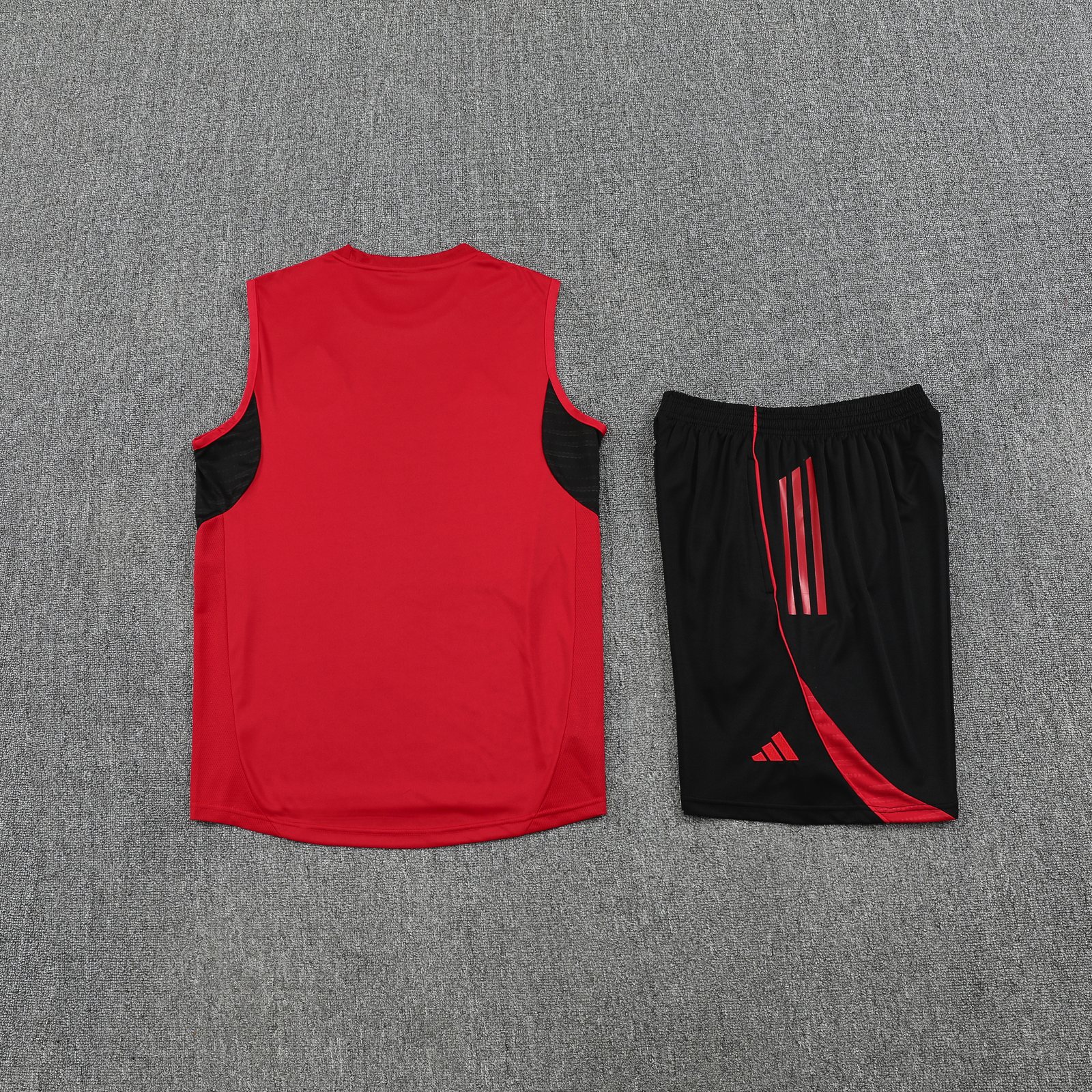 2025-26 Manchester United training vest jersey