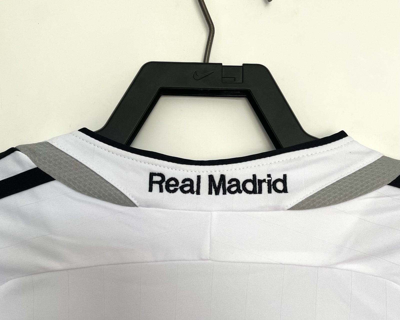 2006-07 Real Madrid Home Long-Sleeve Retro Jersey