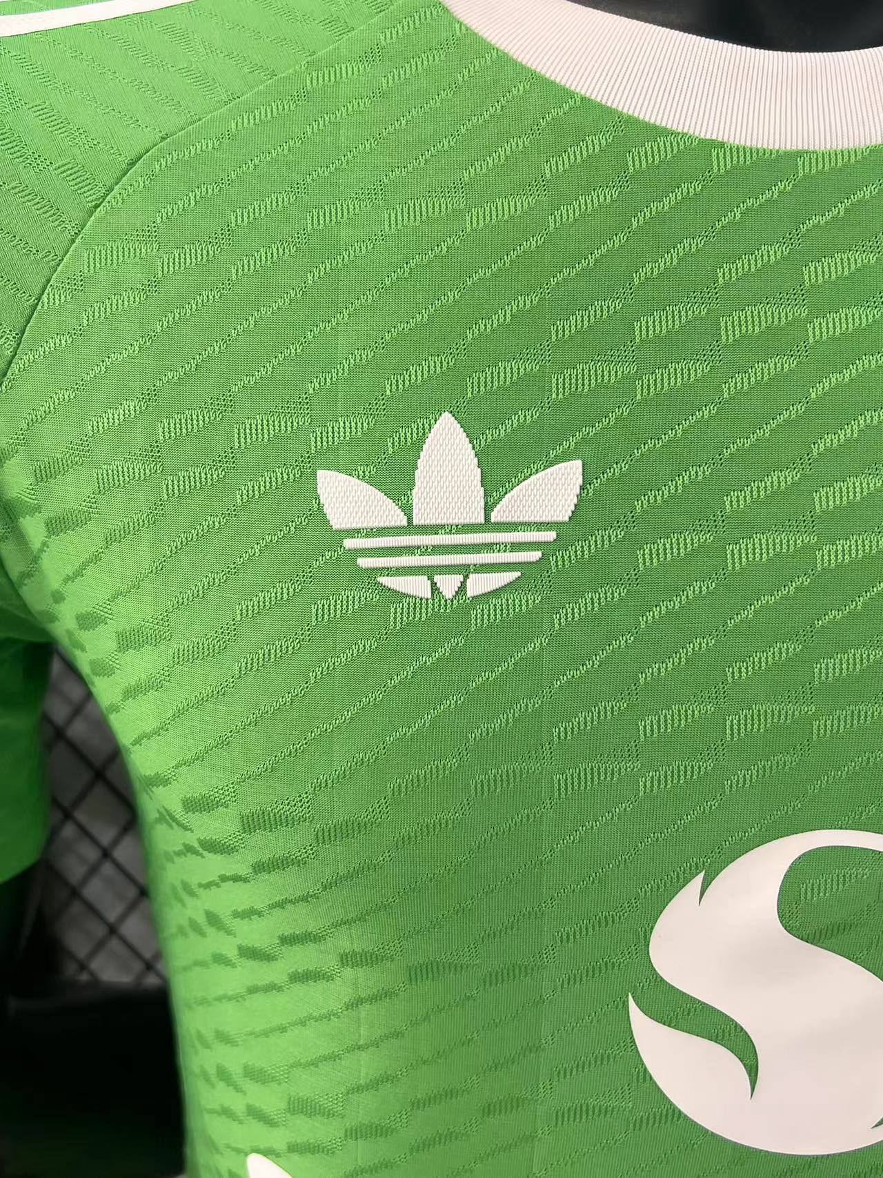 2025-26 Manchester United Goalkeeper Jersey – Player Version