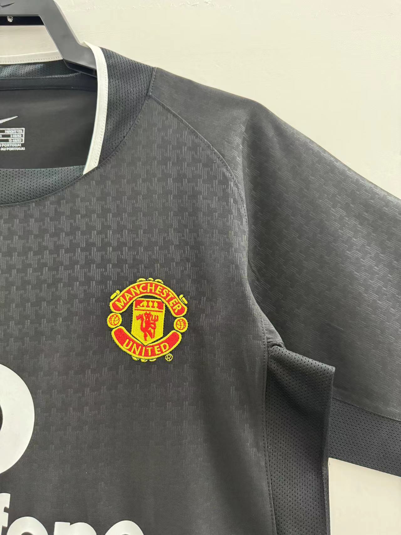 2003-04 Manchester United Away Retro Shirt