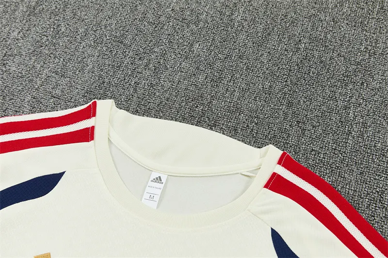 2026-27 Bayern Munich Beige Short-Sleeve Training Jersey
