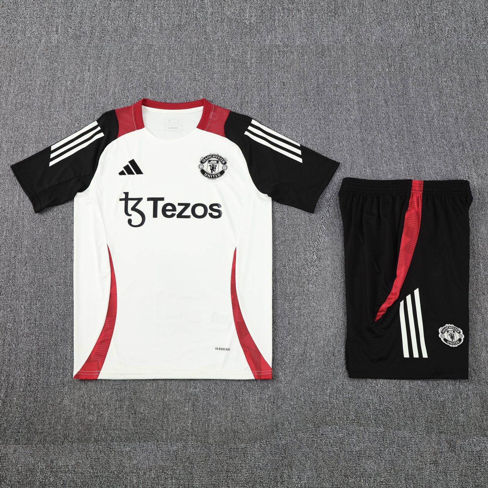 2025-26 Manchester United white short-sleeved training jersey