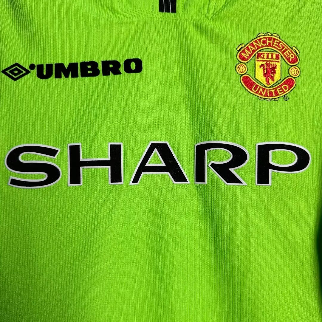 1998-99 Manchester United Green Goalkeeper Long Sleeve Retro Shirt