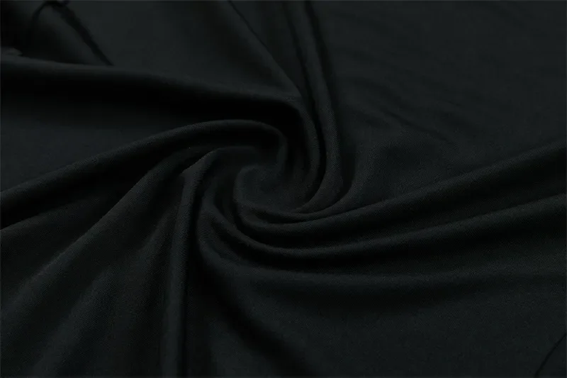 2026-27 Manchester United Black Half-Zip Training Kit