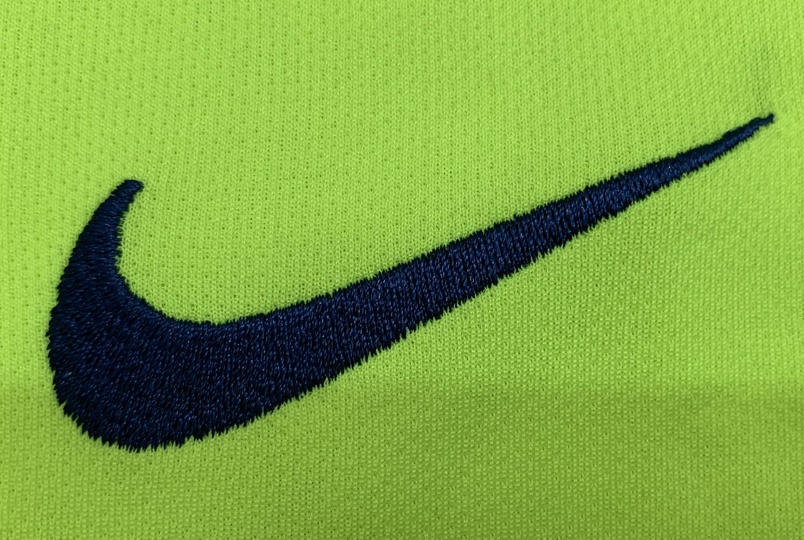 2005-06 Barcelona Away Retro Jersey