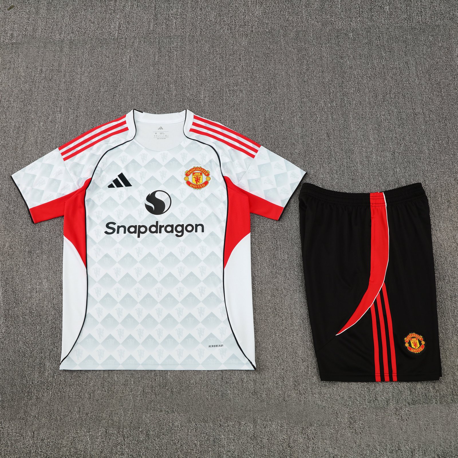 2025-26 Manchester United white short-sleeved training jersey