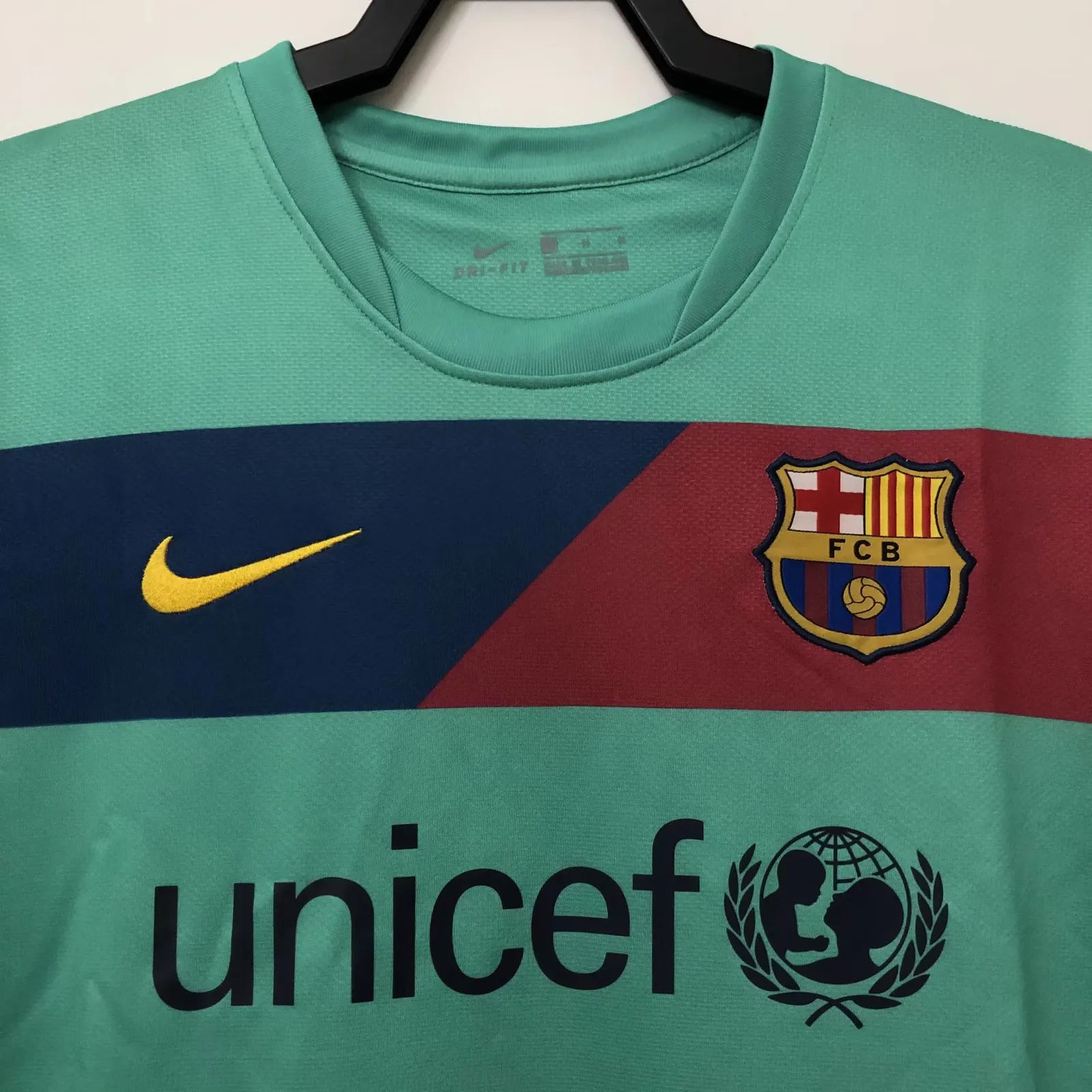 2010-11 Barcelona Away Retro Jersey