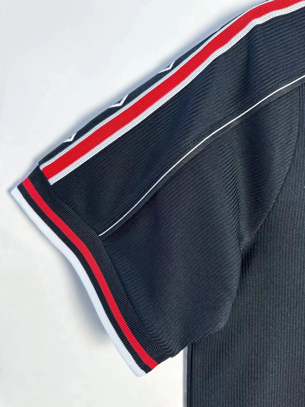 1998-99 Manchester United Black Retro Shirt