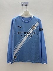 2025-26 Manchester City home long-sleeved jersey.