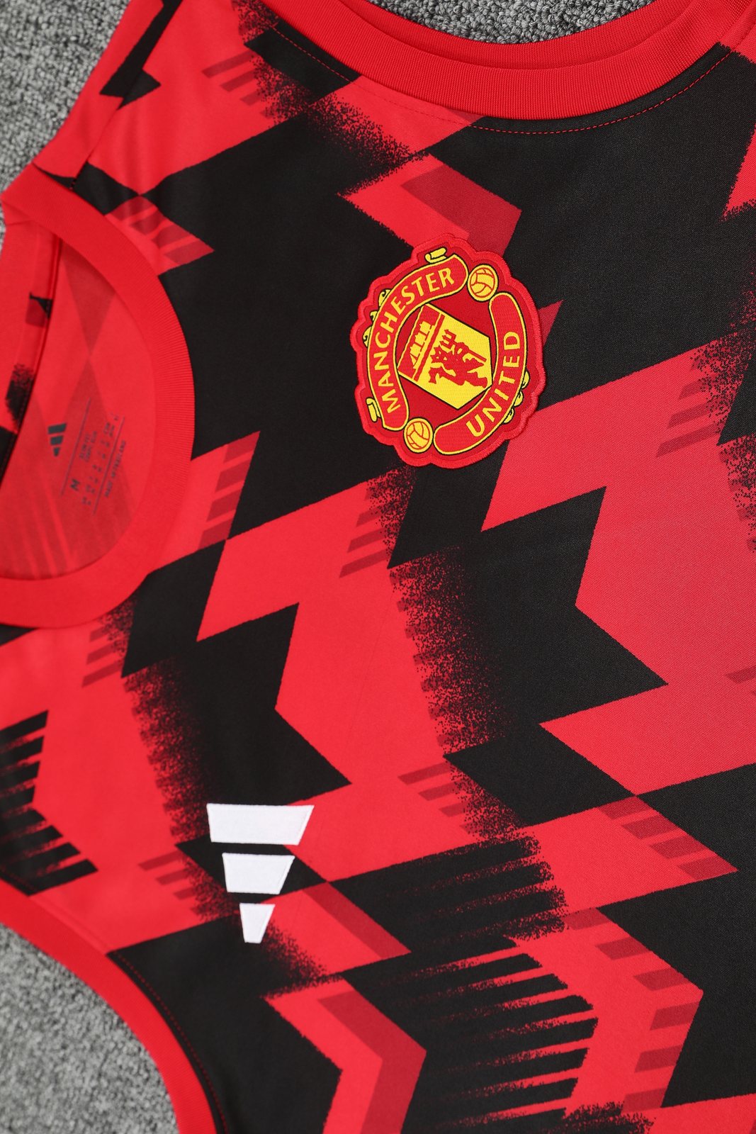 2025-26 Manchester United training vest jersey