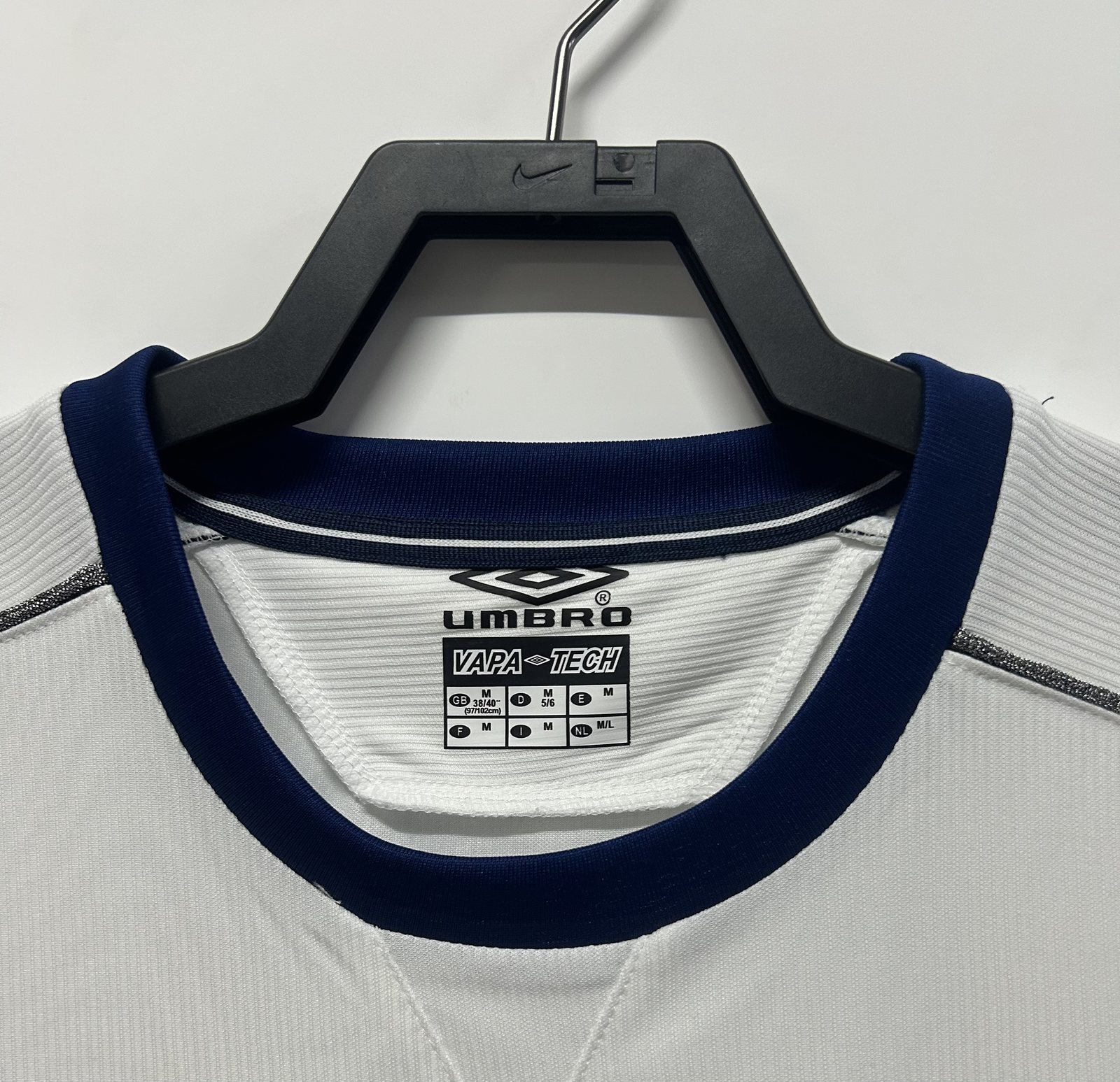 2000-01 Manchester United Away Retro Shirt