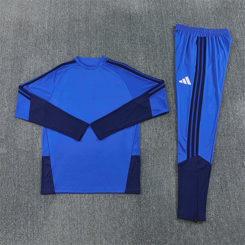 2026-27 Manchester United light blue half-zip training jersey