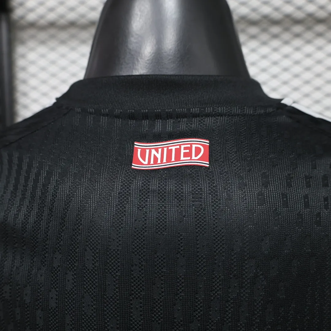 2026-27 Manchester United Goalkeeper Jersey - Player Version