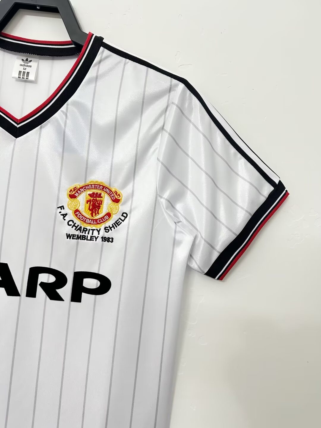 1983 Manchester United away retro jersey