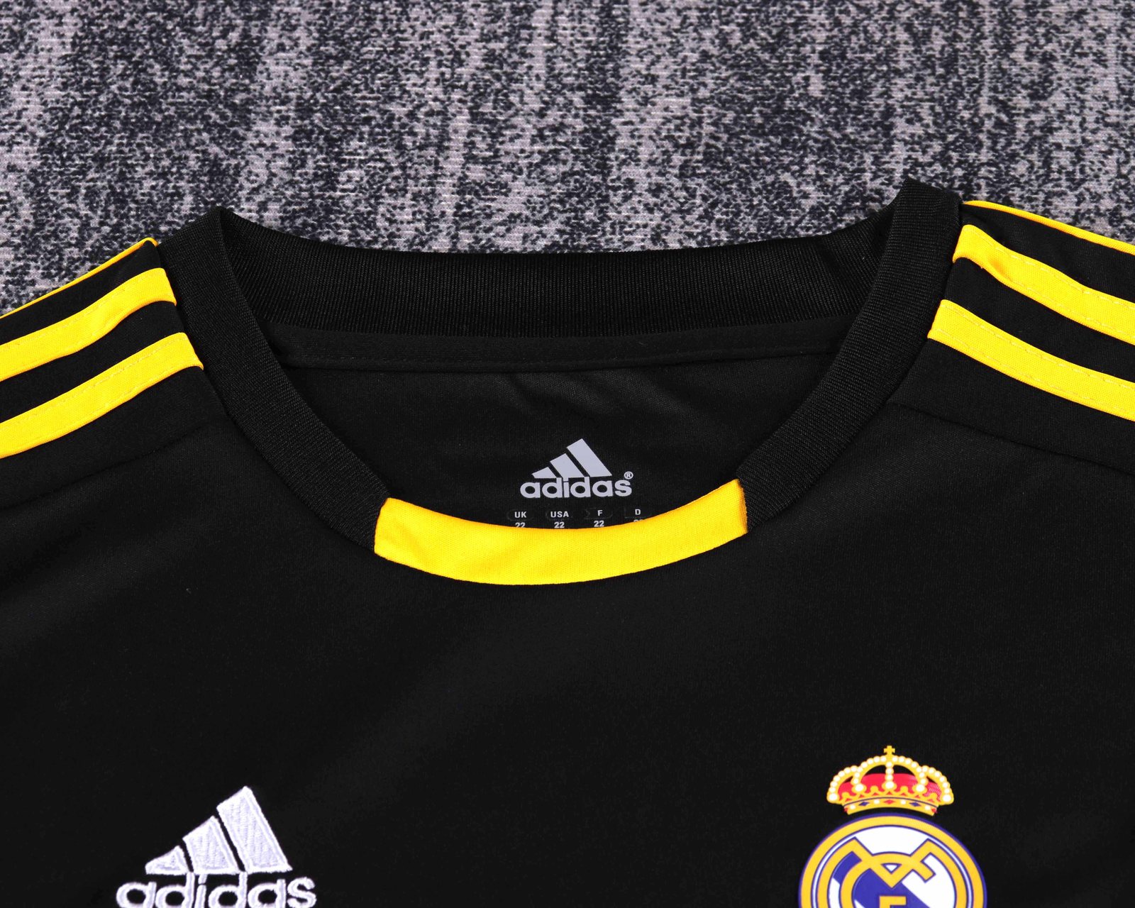 2011-12 Real Madrid Goalkeeper Retro Black Shirt - Kids