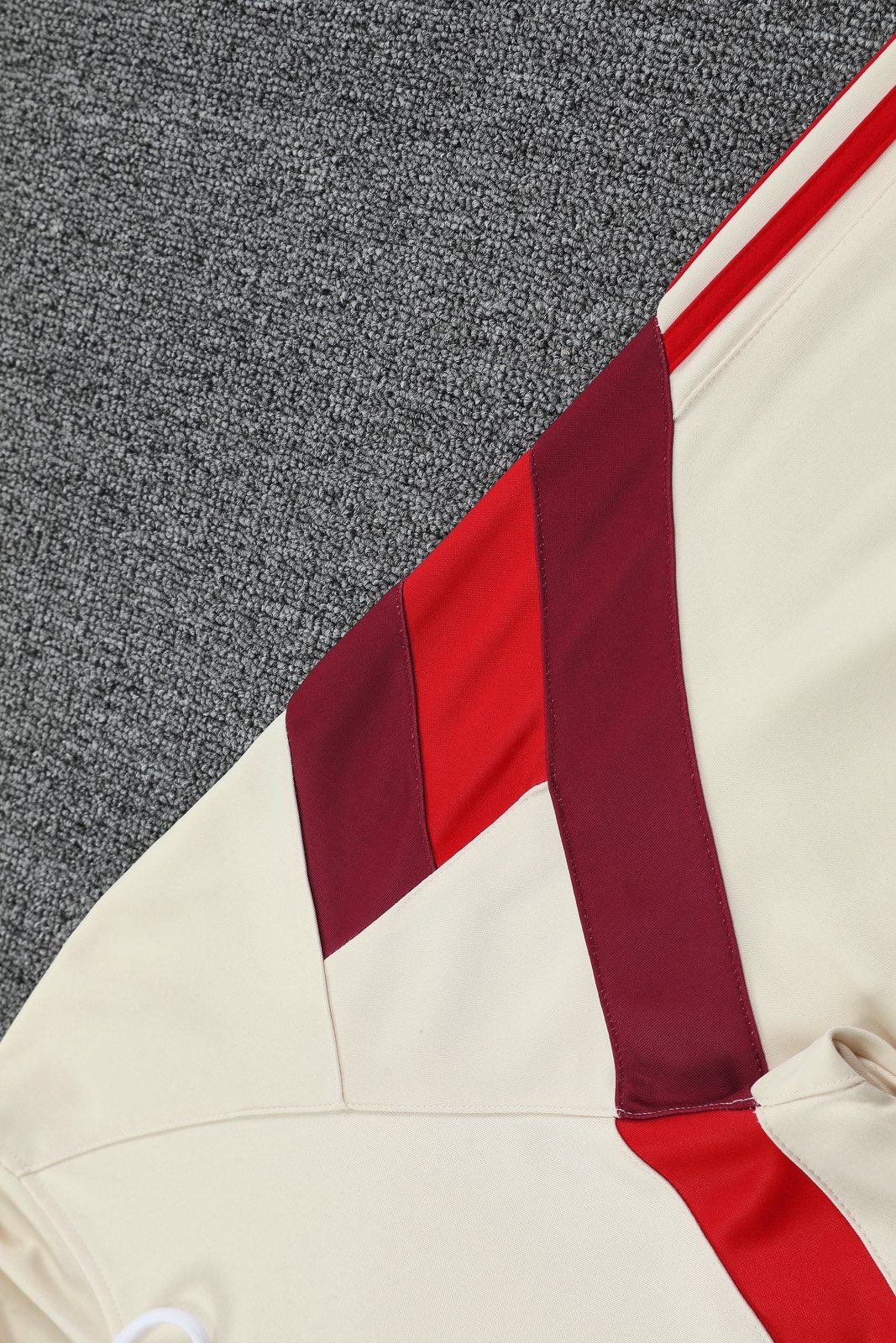 2025-26 Bayern Munich off-white training hooded jersey