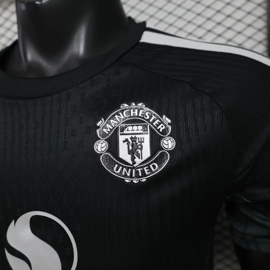 2026-27 Manchester United Goalkeeper Jersey - Player Version