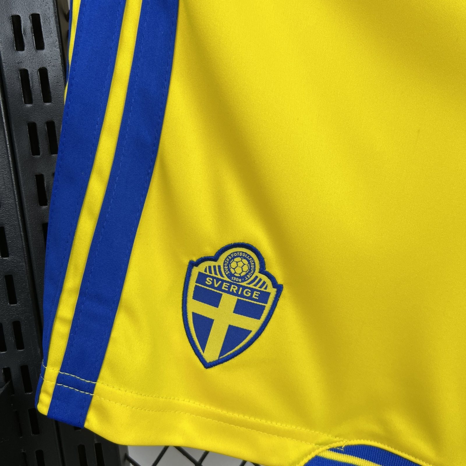 2026-27 Sweden Away Shorts - Fan Edition