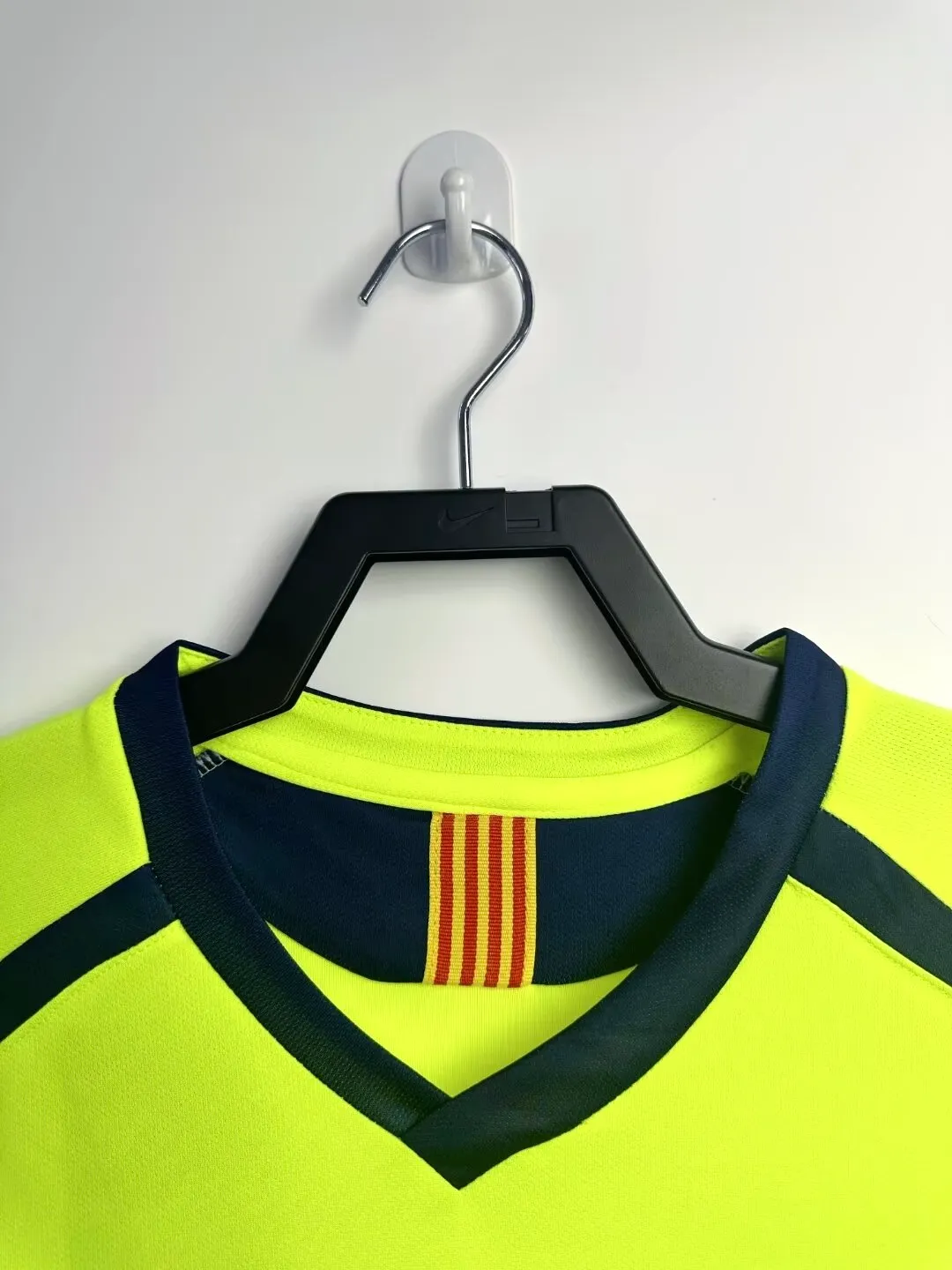 2005-06 Barcelona Away Long Sleeve Retro Jersey