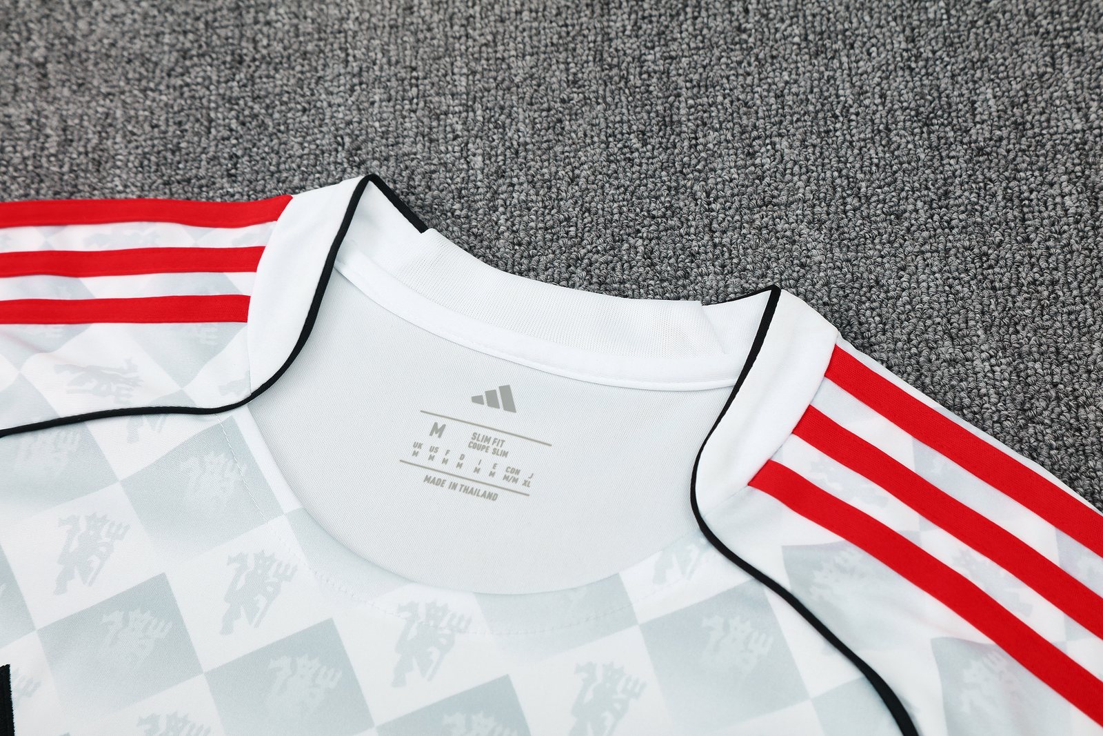 2025-26 Manchester United white short-sleeved training jersey
