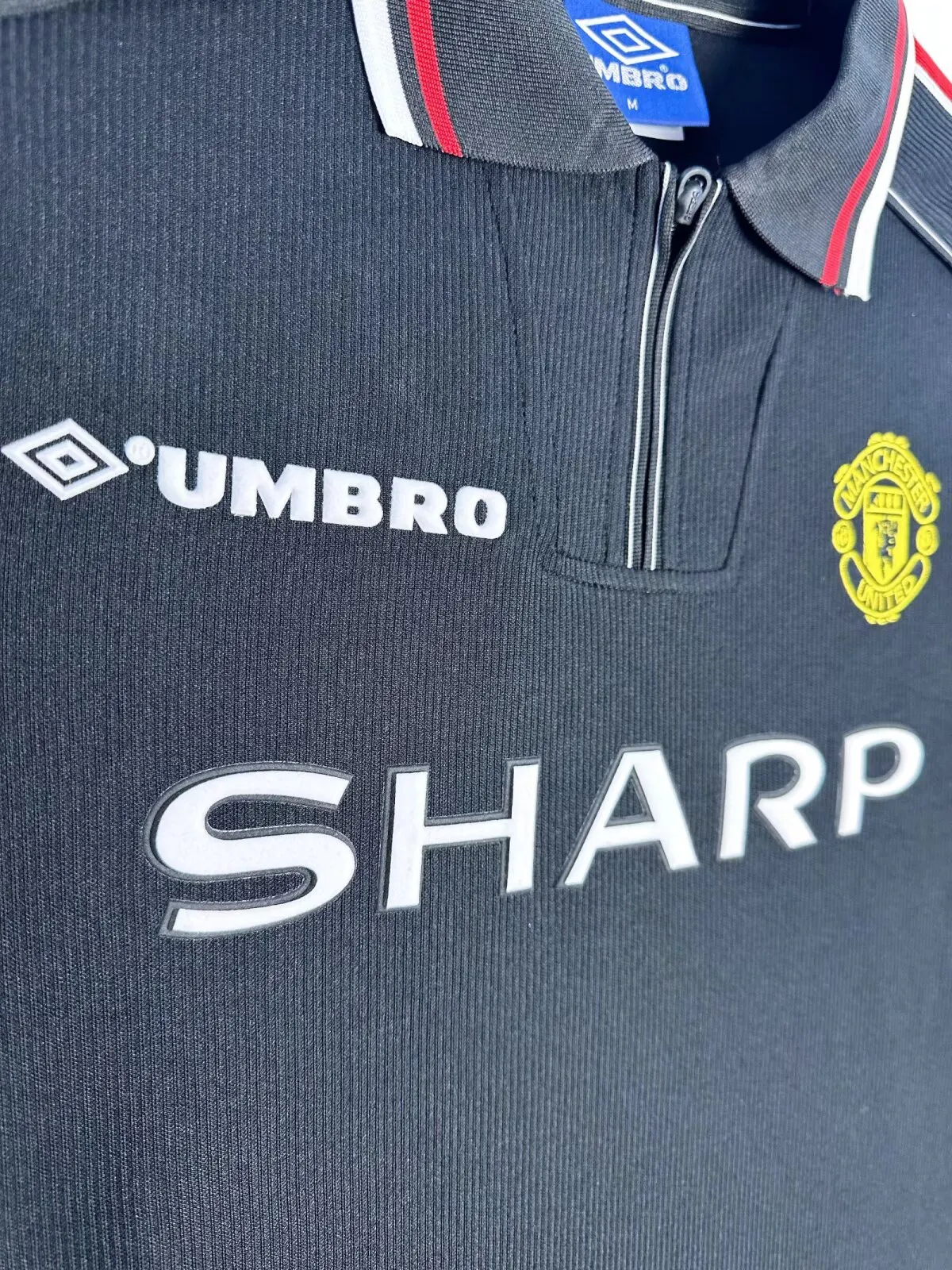 1998-99 Manchester United Black Retro Shirt