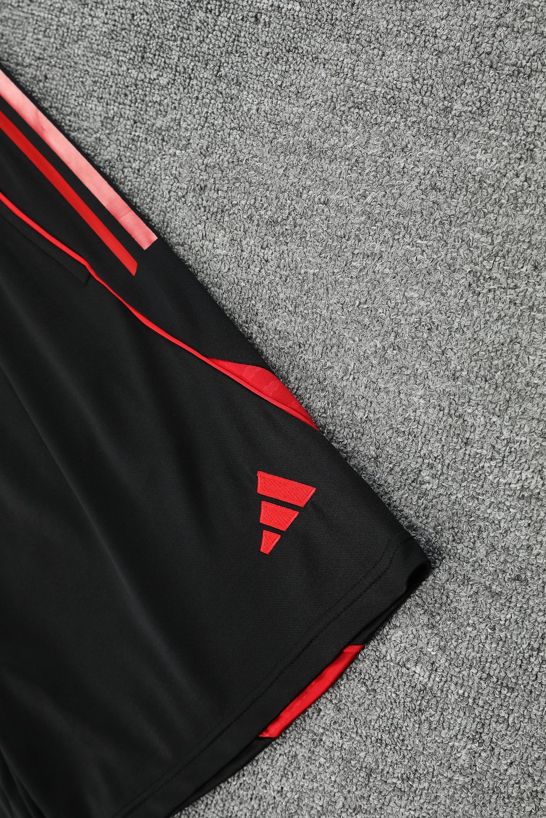 2025-26 Manchester United training vest jersey