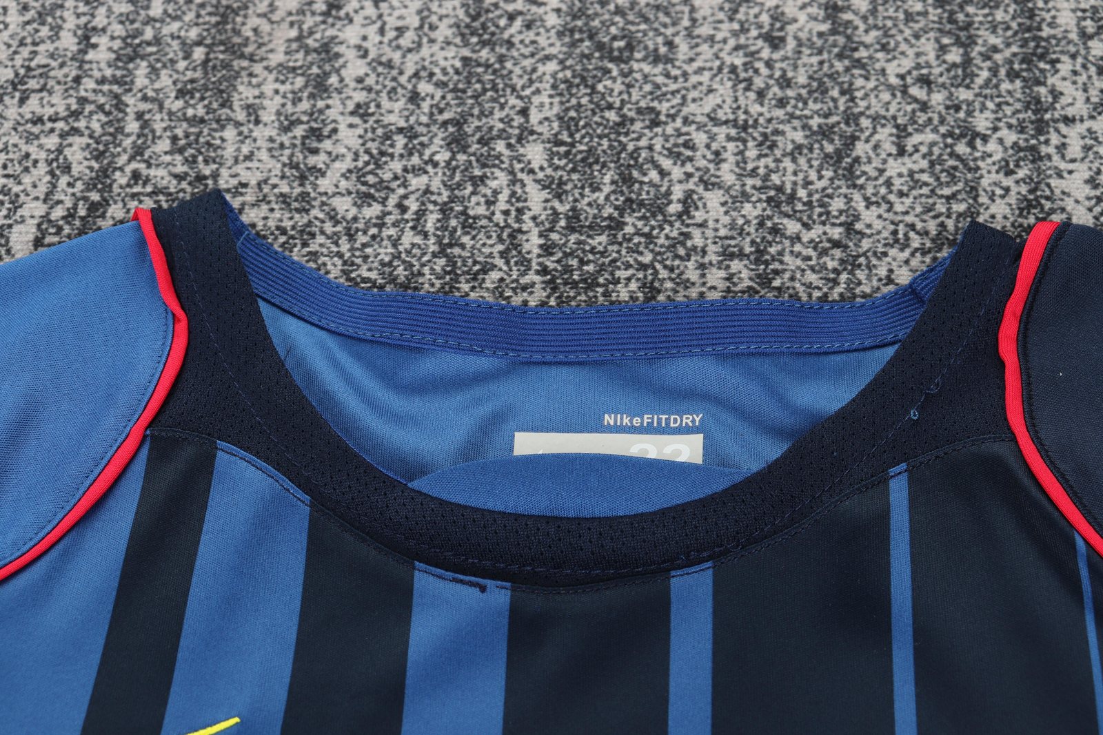 2004-05 Barcelona Away Retro Jersey - Kids