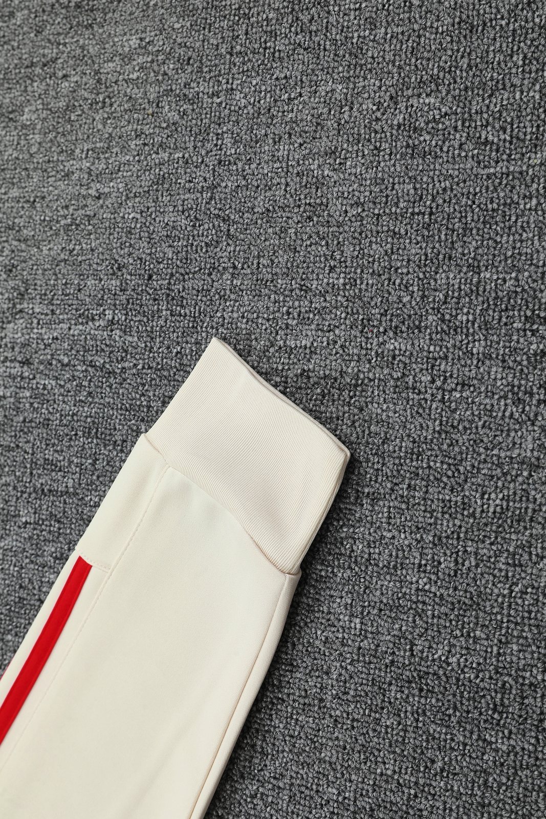 2025-26 Bayern Munich off-white training hooded jersey