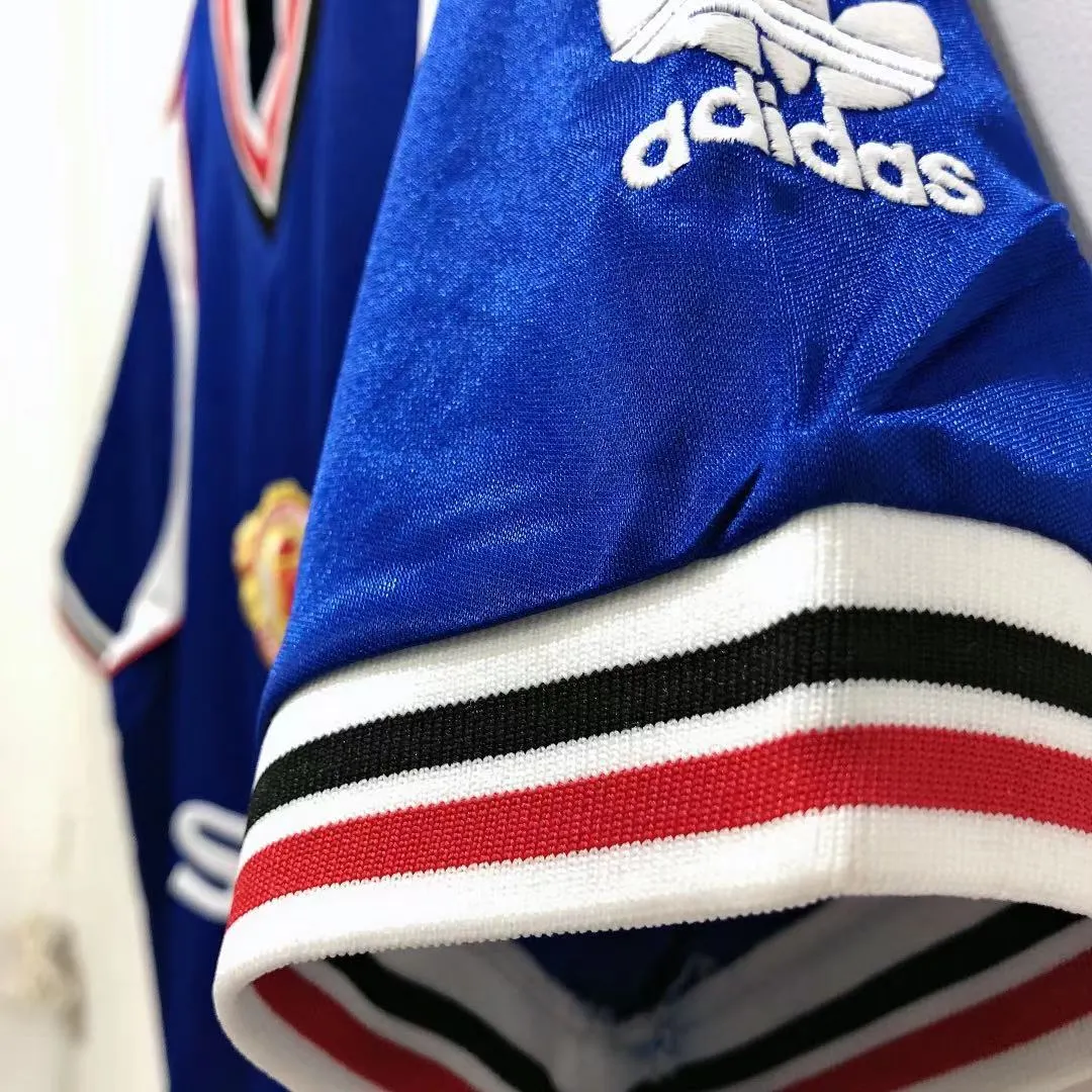 1985 Manchester United away retro jersey