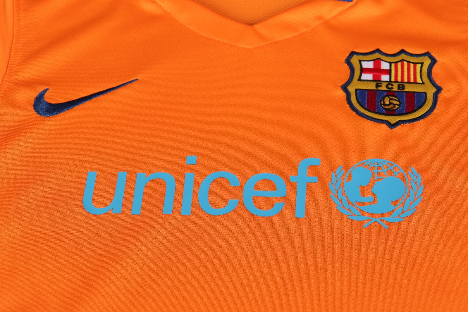 2006-07 Barcelona Away Retro Jersey - Kids