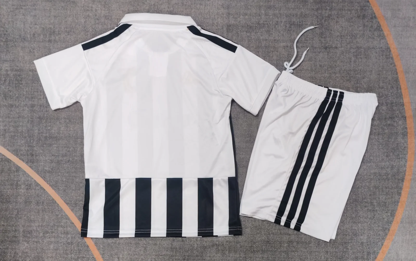 2026-27 Juventus Home Jersey - Kids