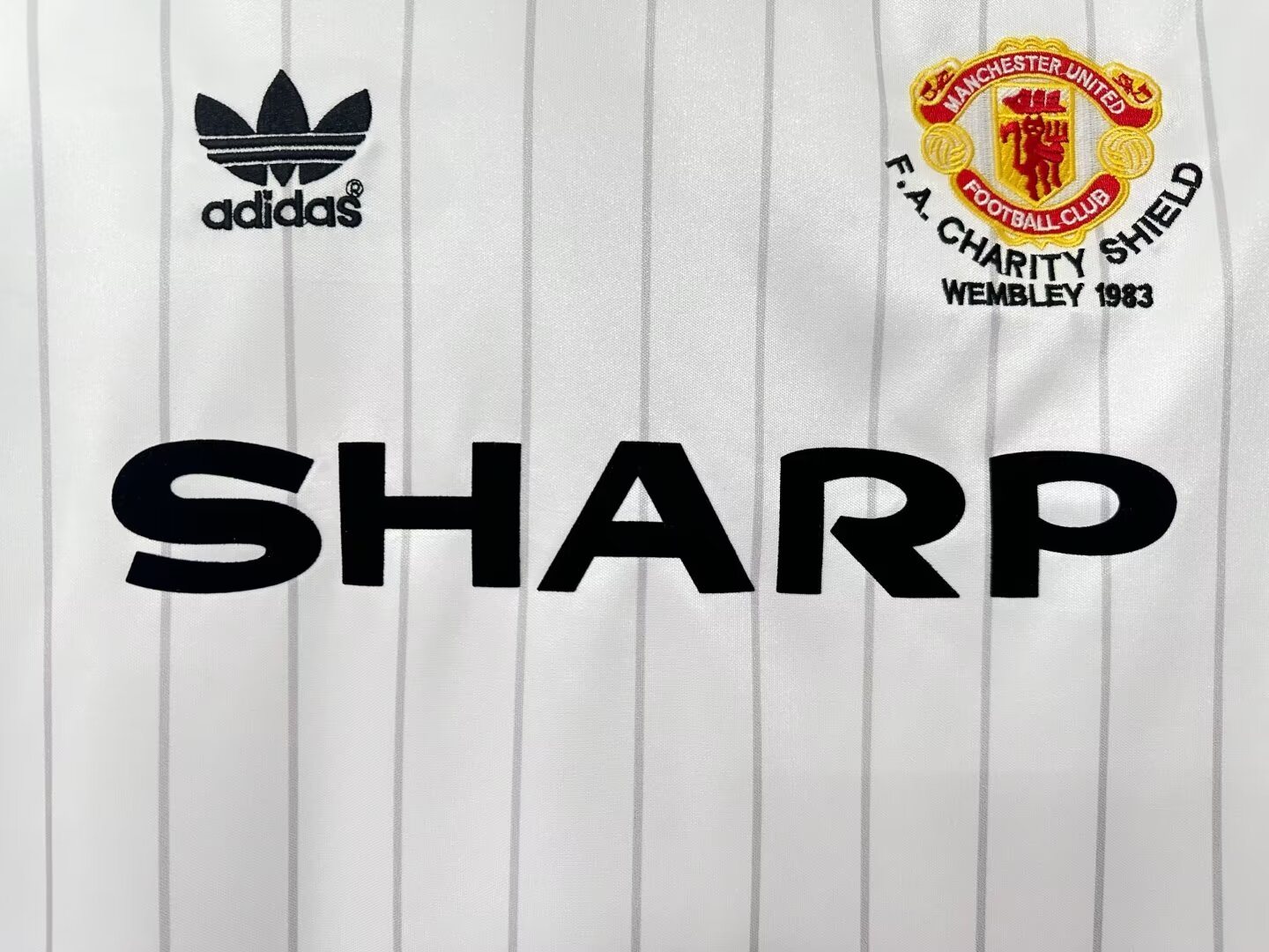 1983 Manchester United away retro jersey