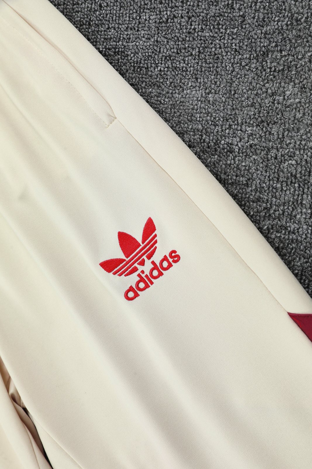 2025-26 Bayern Munich off-white training hooded jersey