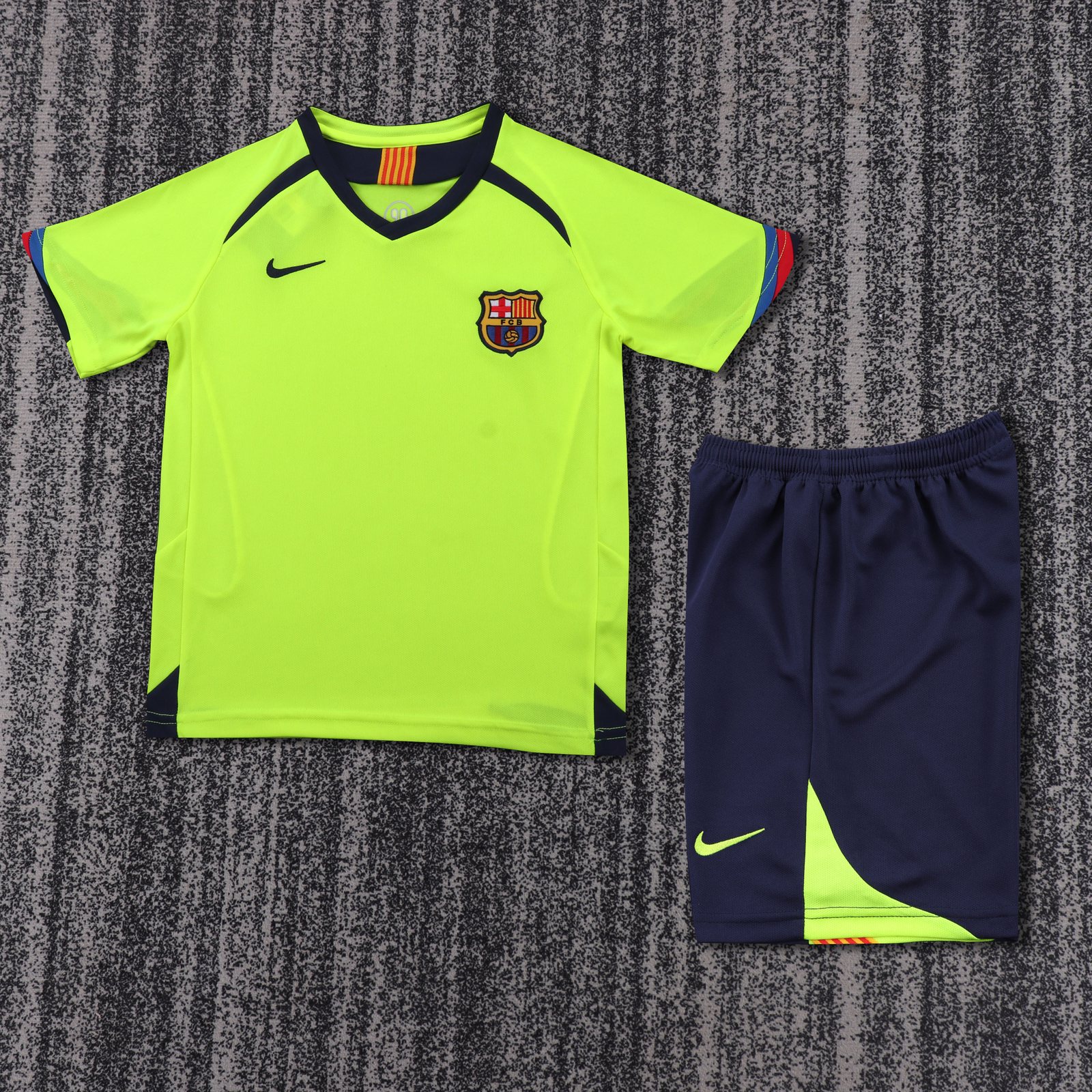 2005-06 Barcelona Away Retro Jersey - Kids