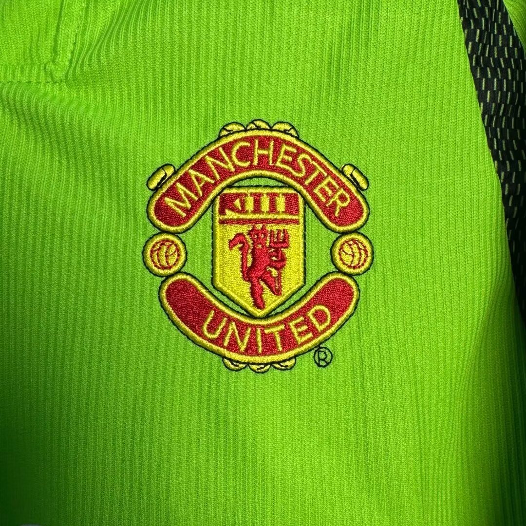 1998-99 Manchester United Green Goalkeeper Long Sleeve Retro Shirt