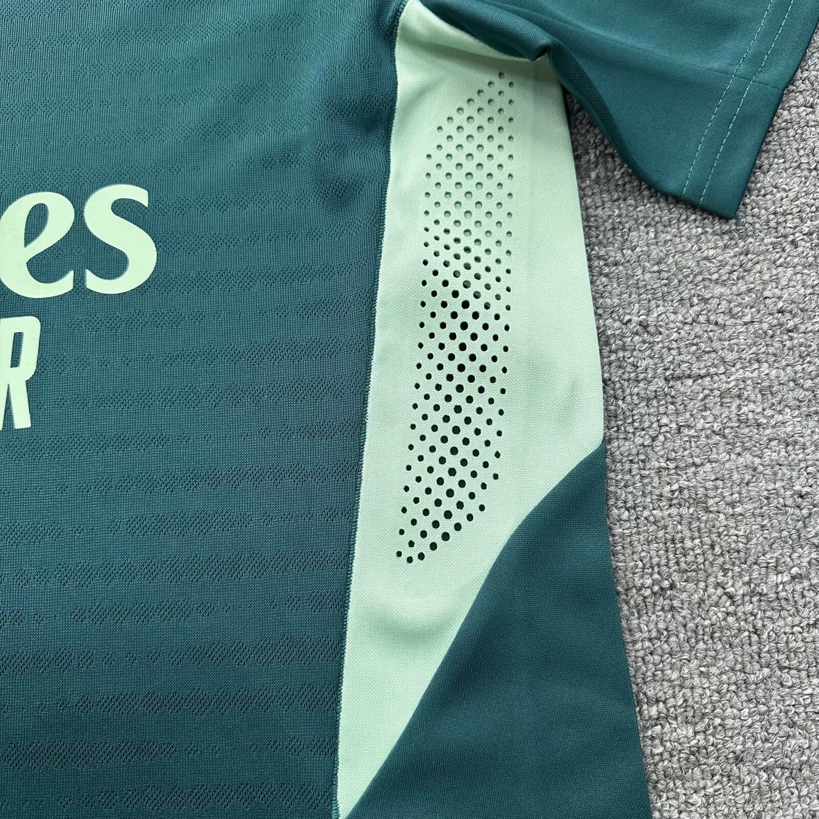 2026-27 Arsenal Training Kit - Fan Edition