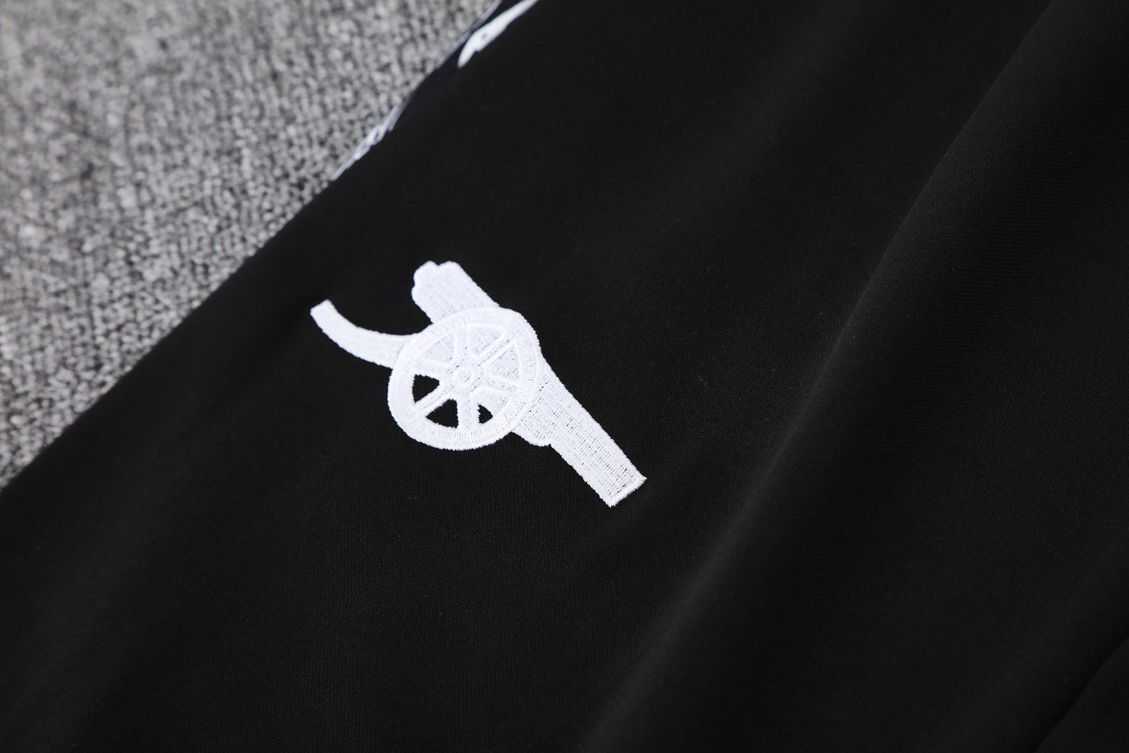 2025-26 Arsenal training kit hooded jersey