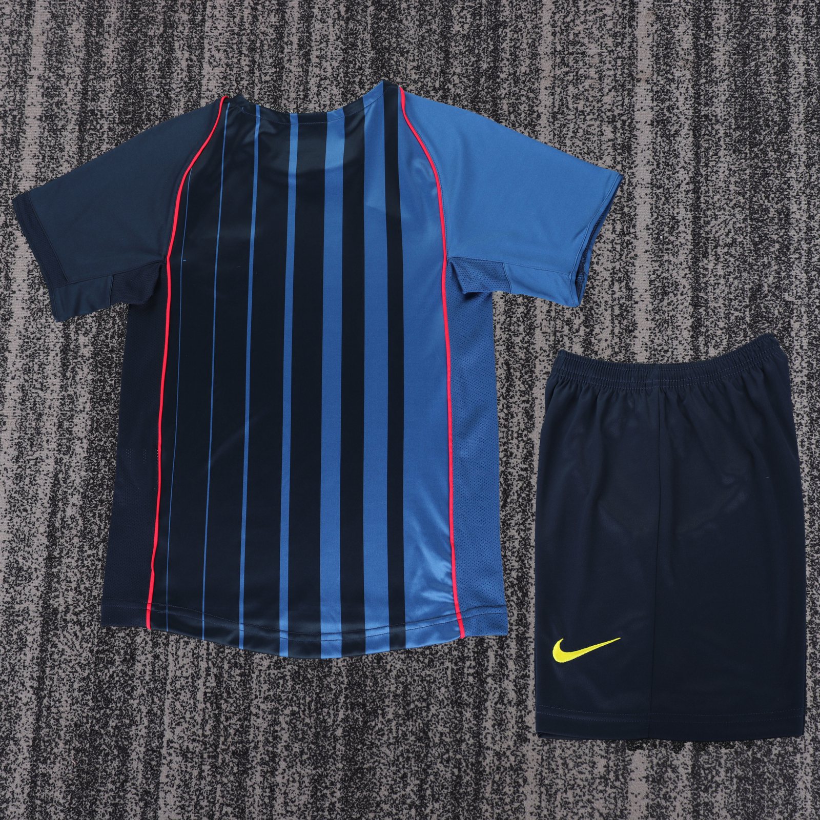 2004-05 Barcelona Away Retro Jersey - Kids