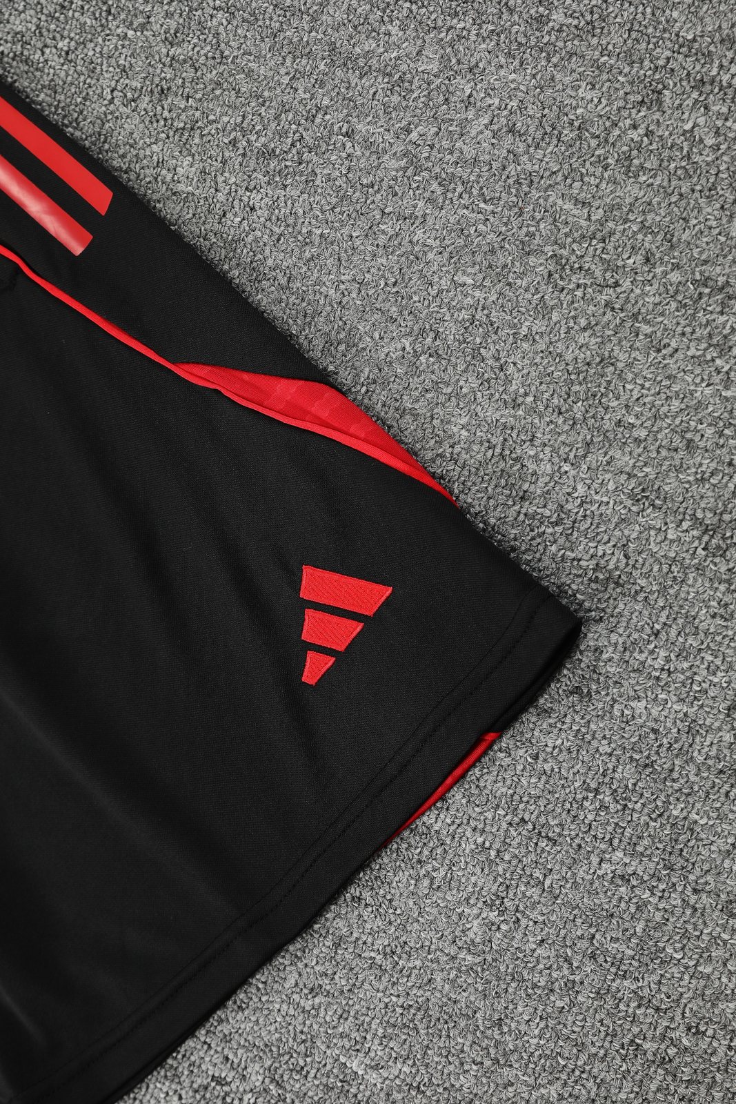2025-26 Manchester United training vest jersey